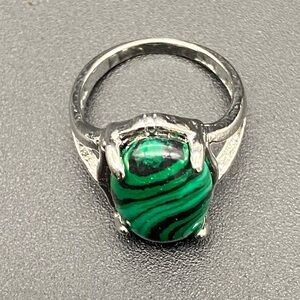 Item 178 Striped Green and Black Gem Ring Sz 5